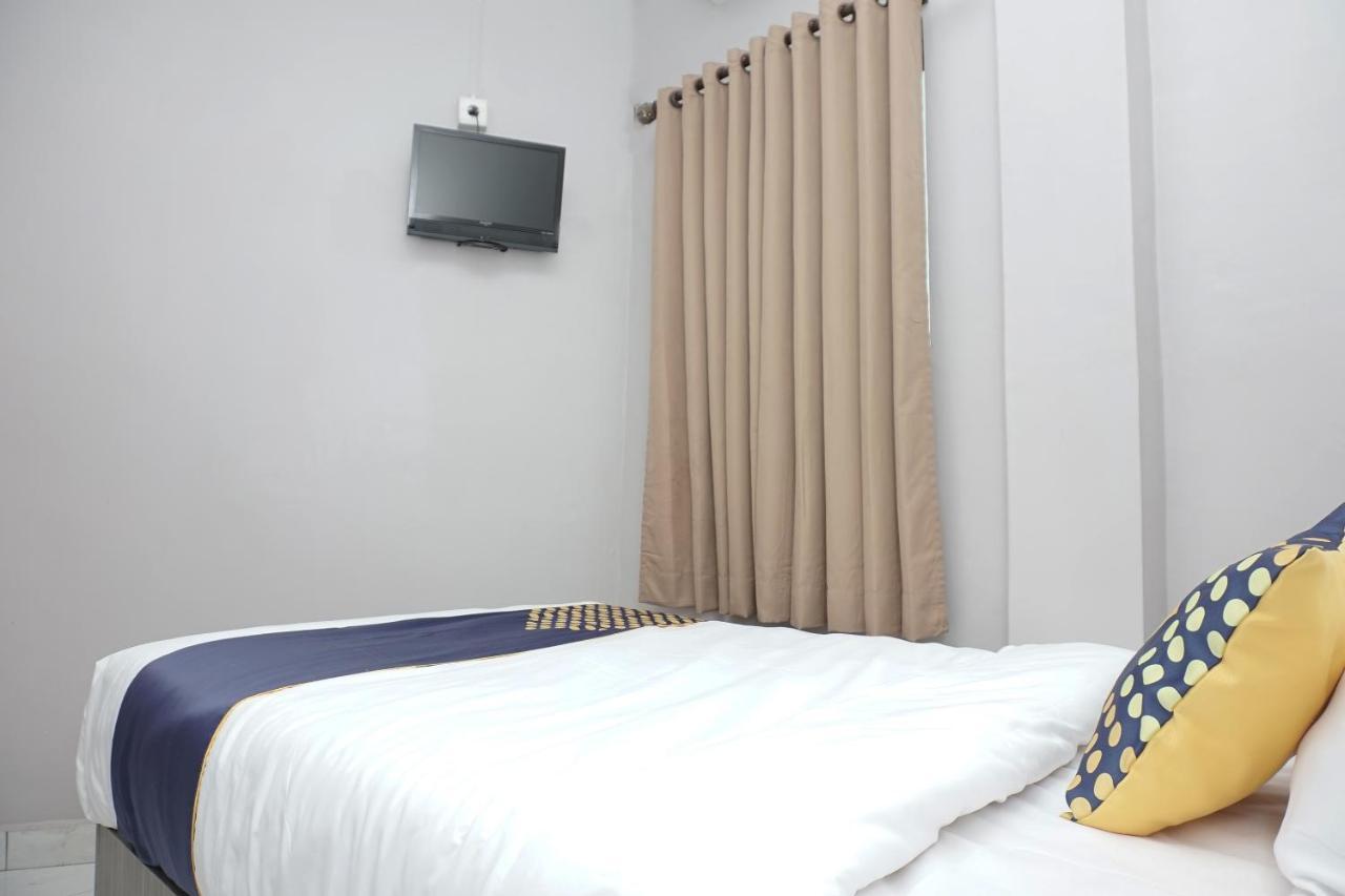 Oyo 2200 Hotel Gunung Sari Rantauprapat Exterior photo